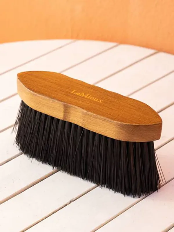 LM Artisan Flick Brush
