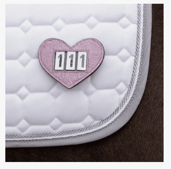Hovedbilde QHP Nummerskilt - Glitterhjerte 